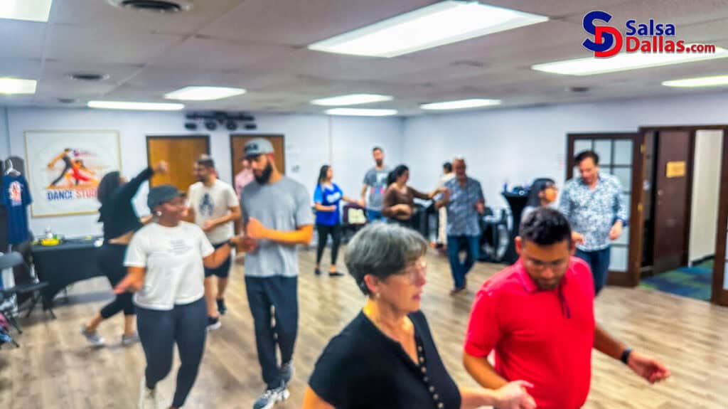 Beginners/Intermediate Salsa Class